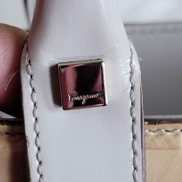 Salvatore Ferragamo Gancini embossed leather handbag - Picture 4 of 8